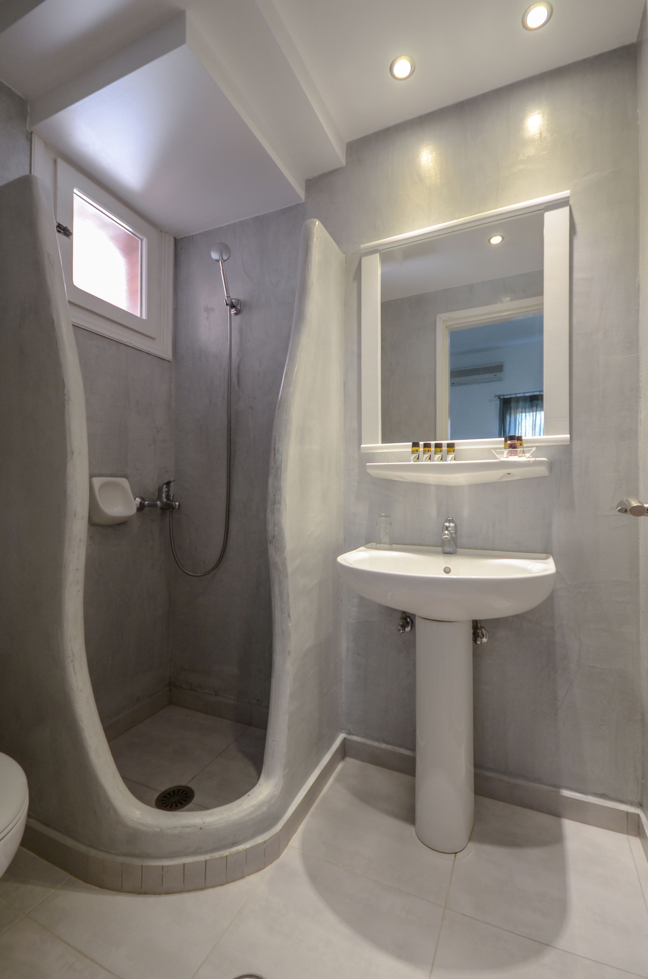 standard triple room | 1 bedroom, egyptian cotton sheets, in-room safe, desk