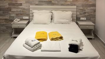 Chambre Standard | Draps en coton égyptien, coffres-forts dans les chambres, bureau