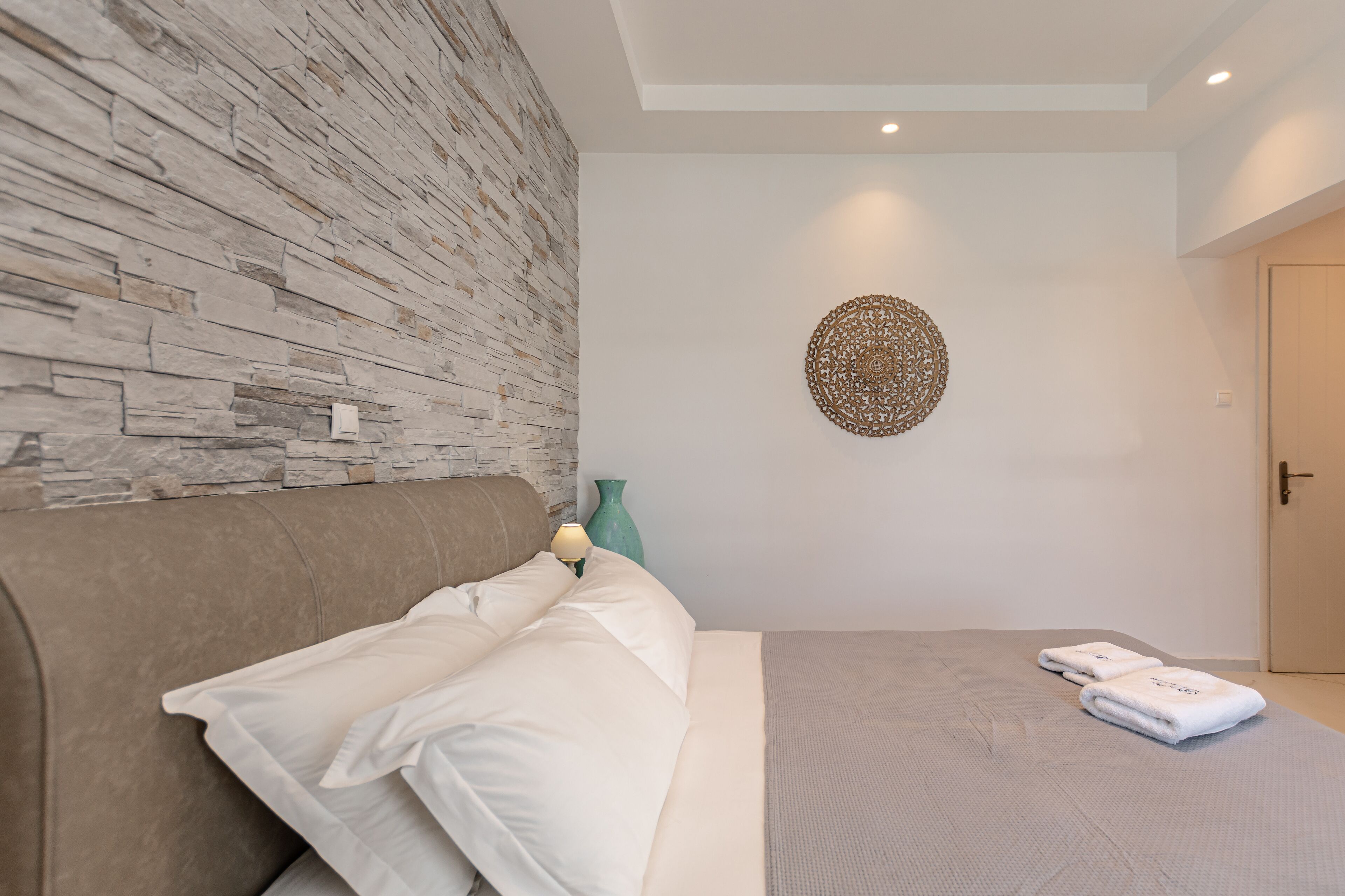 Luxury-Zimmer | Bettwäsche aus ägyptischer Baumwolle, Zimmersafe, Schreibtisch