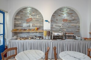 Dagelijks ontbijtbuffet (EUR 13 per persoon)