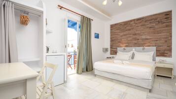 Standard Room | Egyptian cotton sheets, in-room safe, desk, soundproofing