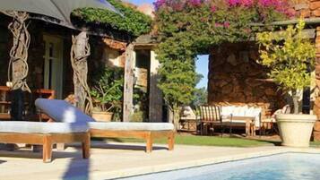 Outdoor pool, pool umbrellas, sun loungers