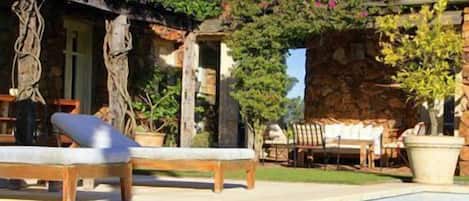 Outdoor pool, pool umbrellas, sun loungers