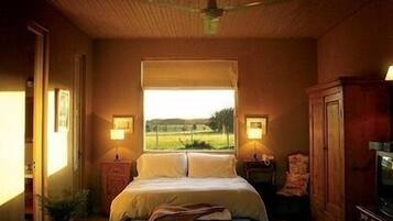 Junior Suite | Egyptian cotton sheets, premium bedding, down comforters, minibar