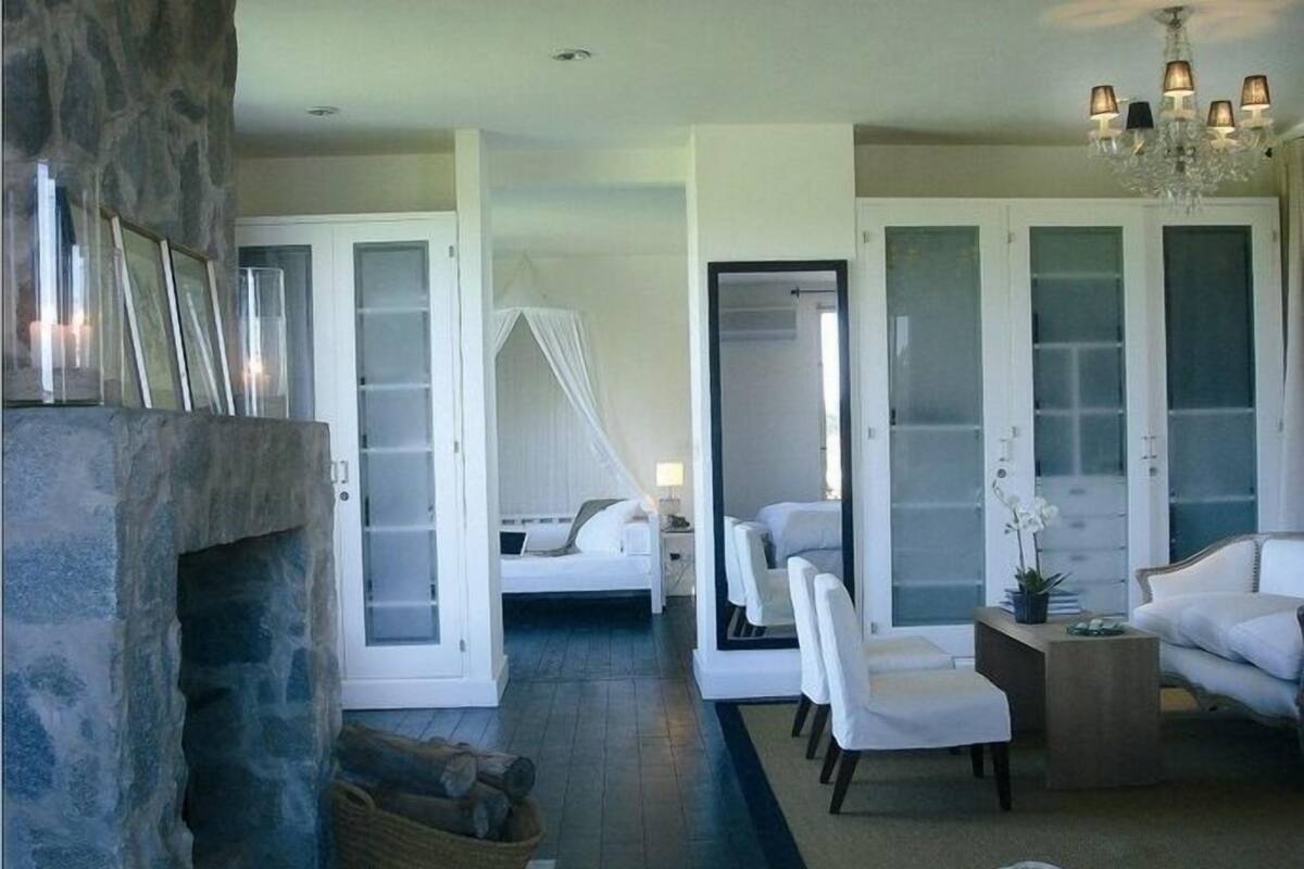 Suite (Master) | Egyptian cotton sheets, premium bedding, down comforters, minibar