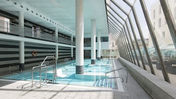 三溫暖烤箱、浴缸、美體療程、水療、芳療、敷體療程