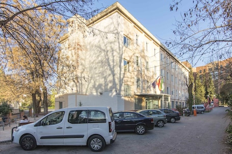 Fachada de la propiedad. Albergue Inturjoven Granada - Hostel
