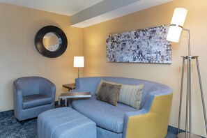 Executive Suite, 1 Bedroom | Living area