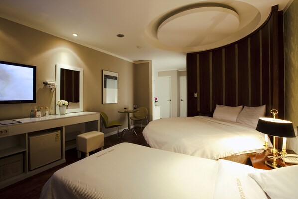 Minibar, in-room safe, free WiFi