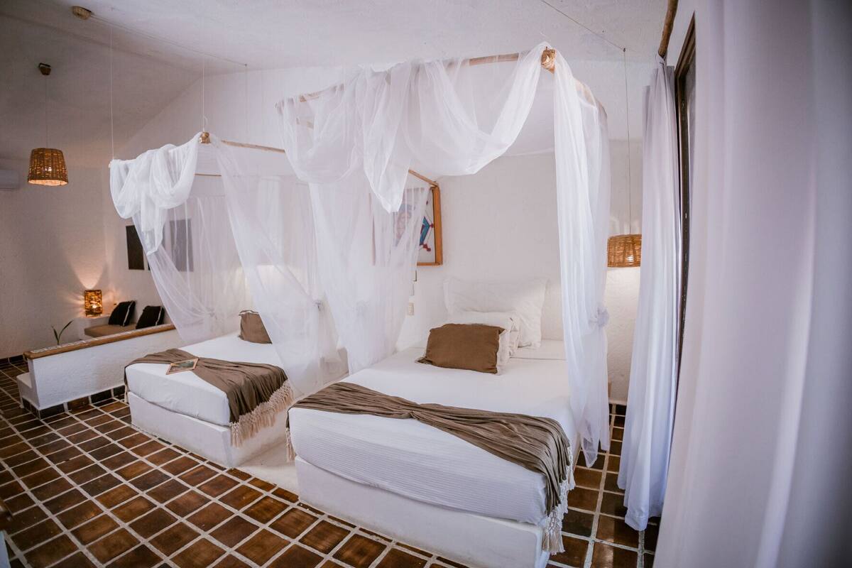 WiFi (free), bed sheets