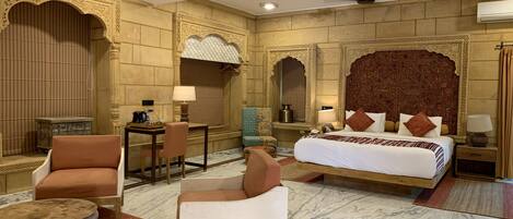 Superior Suite | In-room safe, desk, laptop workspace, rollaway beds