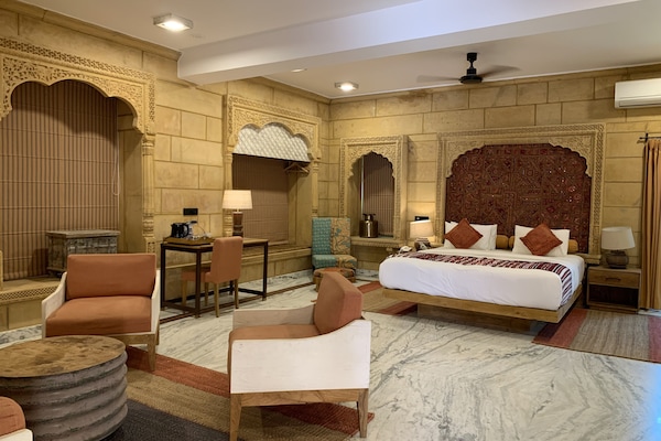 Suíte superior | Cofres nos quartos, escrivaninha, espaço de trabalho para notebook