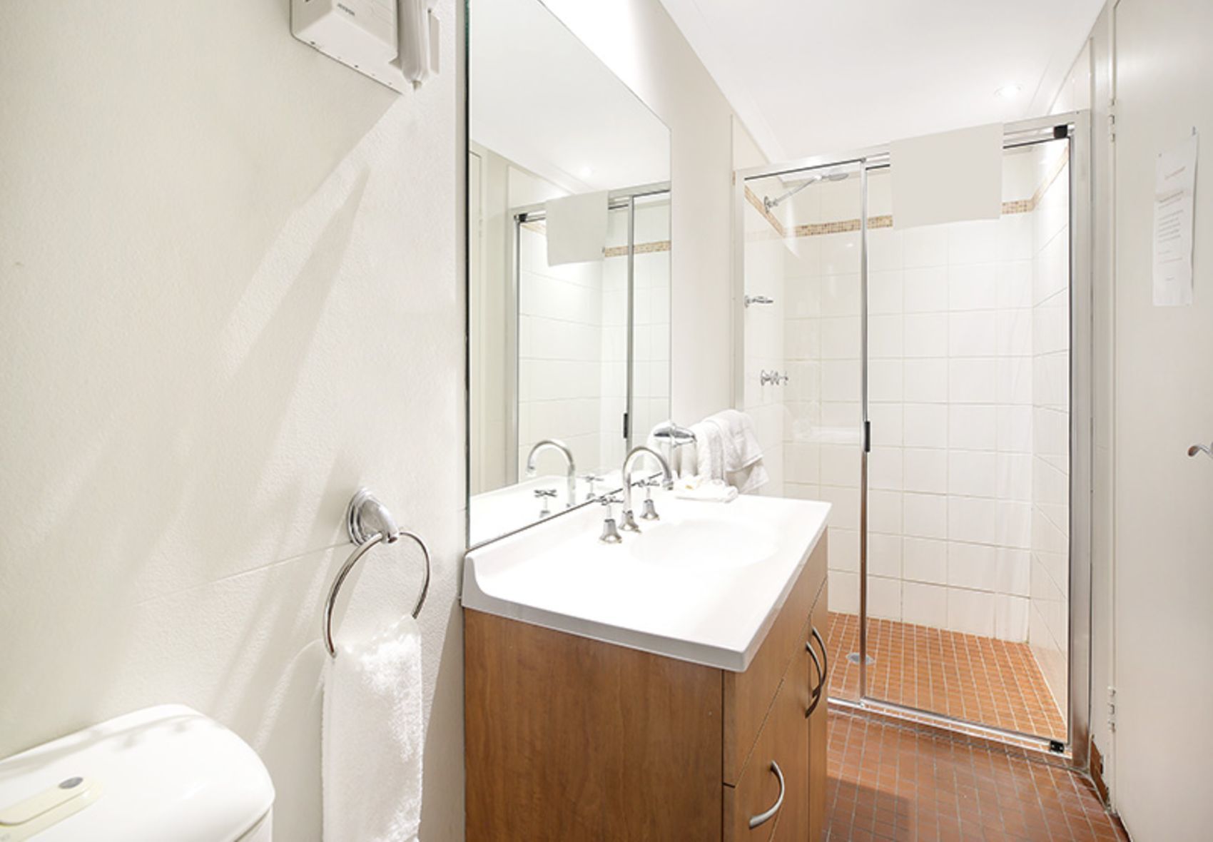 Sydney Airport Suites — image 19