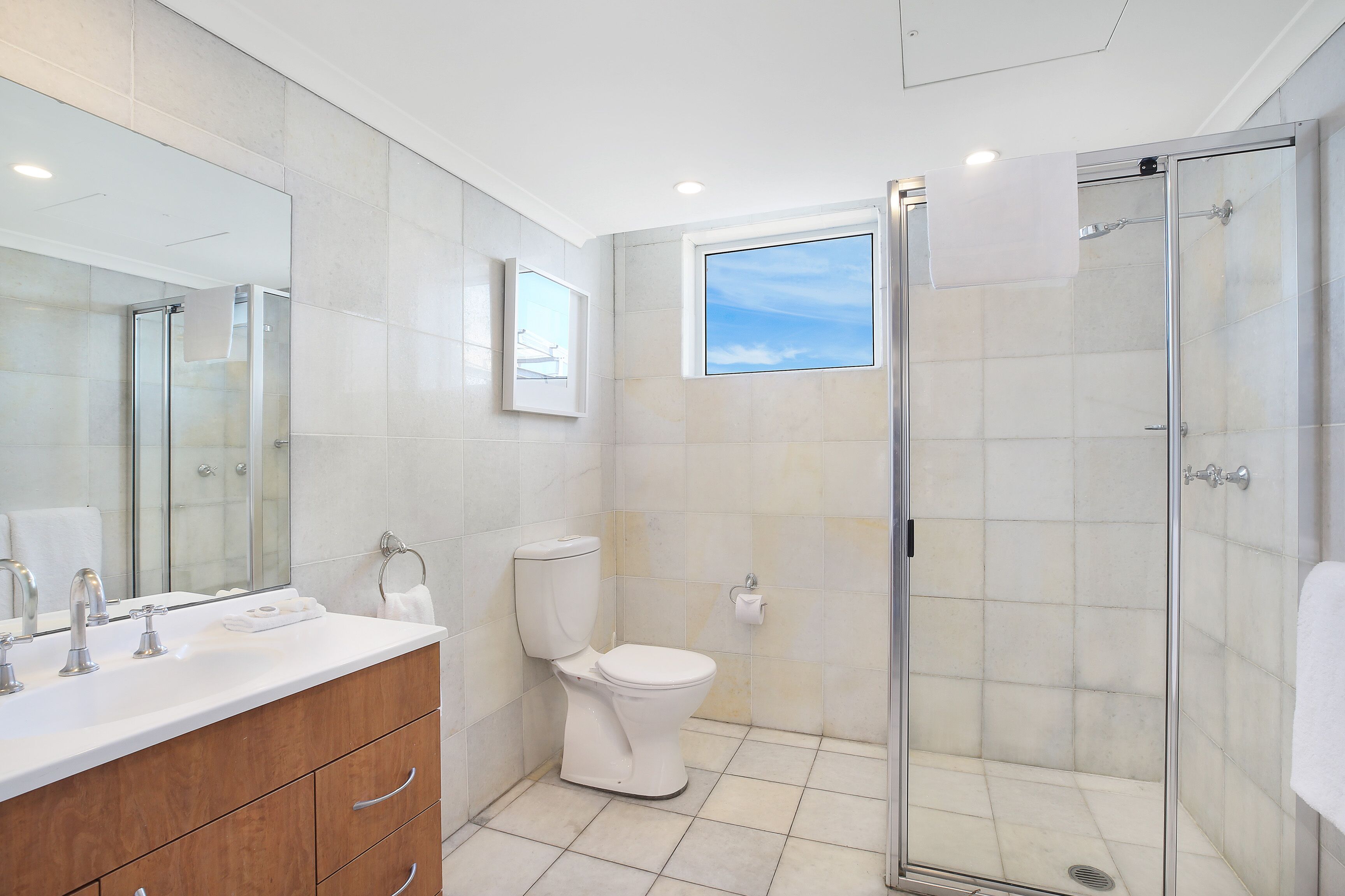 Sydney Airport Suites — image 10