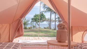 Tenda Romantis, 2 Tempat Tidur Twin | Pemandangan pantai/laut