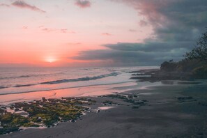 Plage, massages sur la plage, surf, pêche sur place
