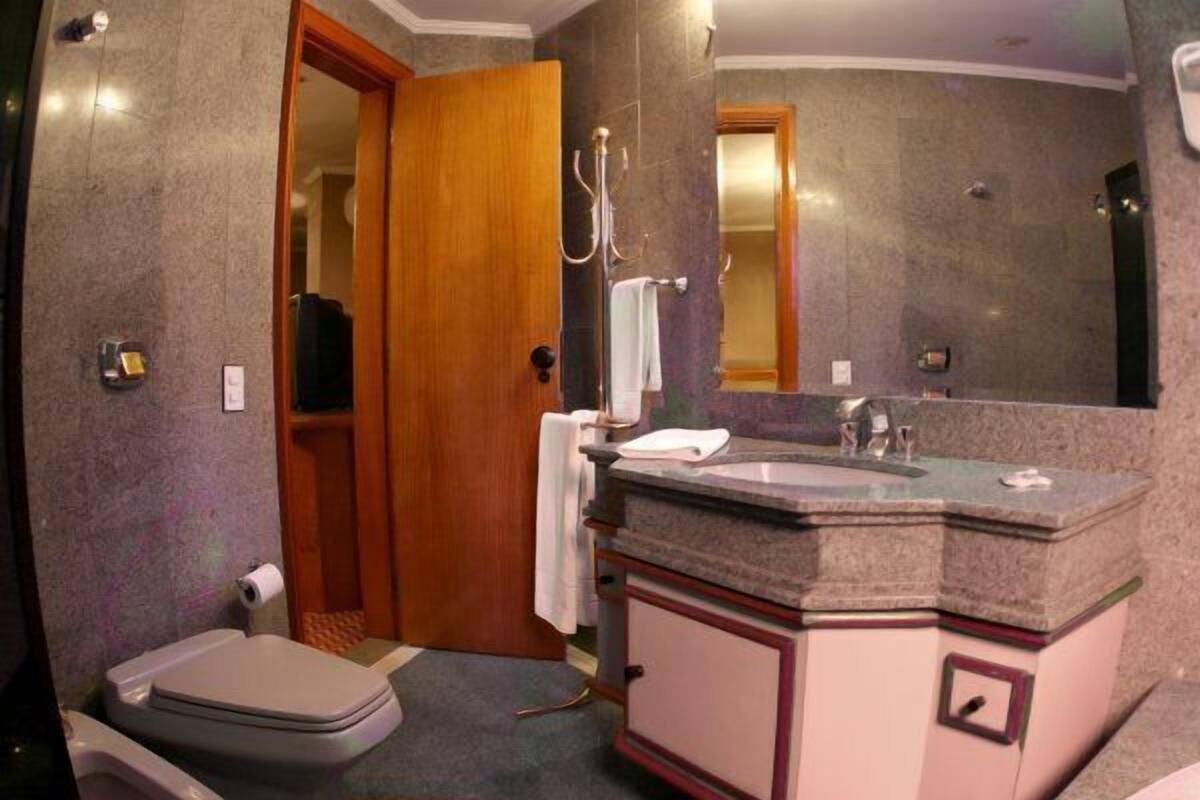 Chambre avec lits jumeaux, 2 lits une place | Salle de bain