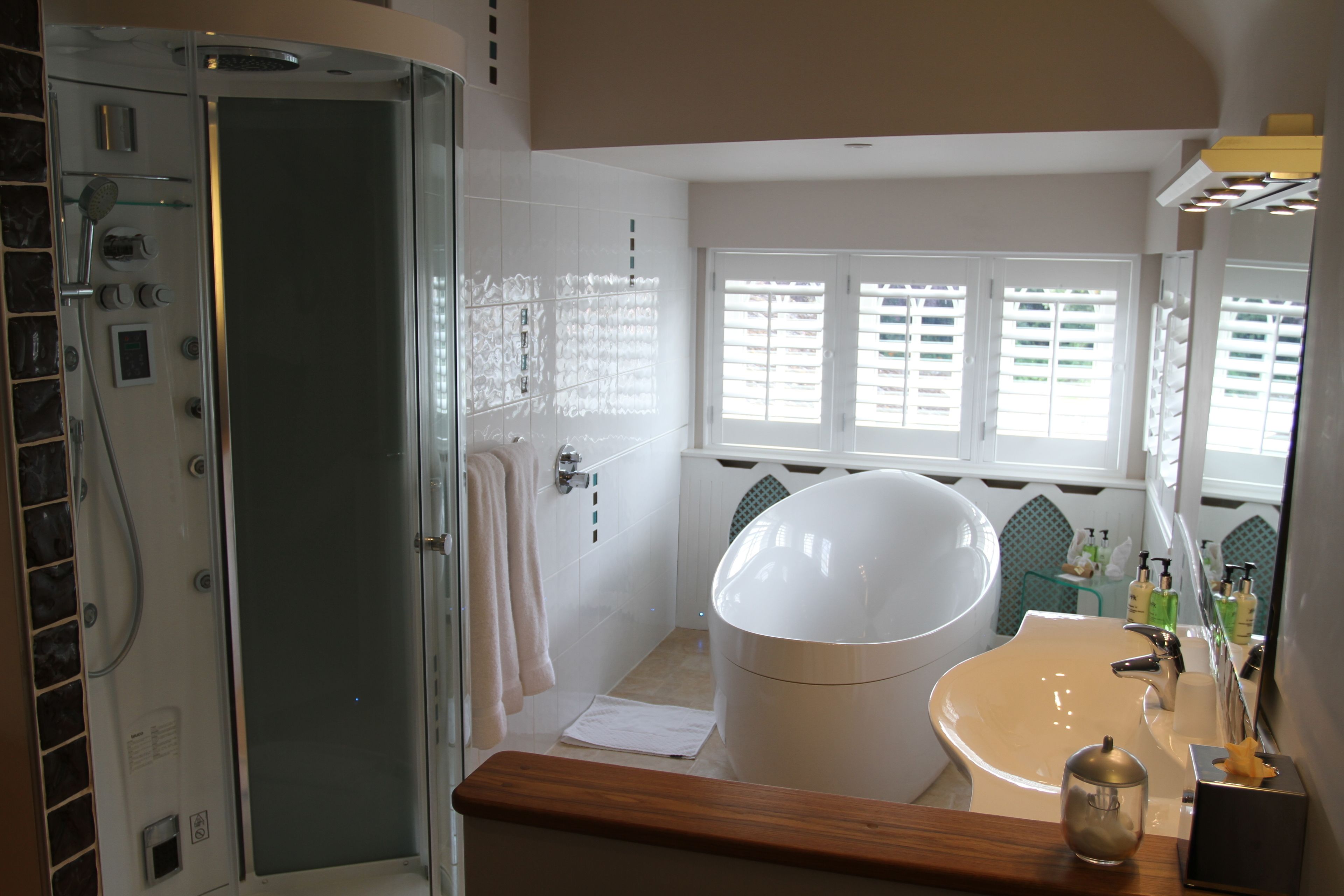 Suite (Lavender) | Bathroom