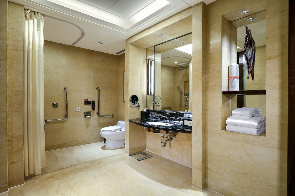 Standard Room, 1 King Bed, Accessible | 1 bedroom, minibar, in-room safe, desk