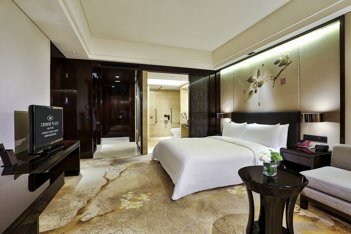 Minibar, in-room safe, desk, blackout curtains