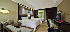 A hotel room with a bed, a desk, a TV, and a lamp. - Crowne Plaza Chengdu Panda Garden by IHG - Near Panda Base (Chengdu)