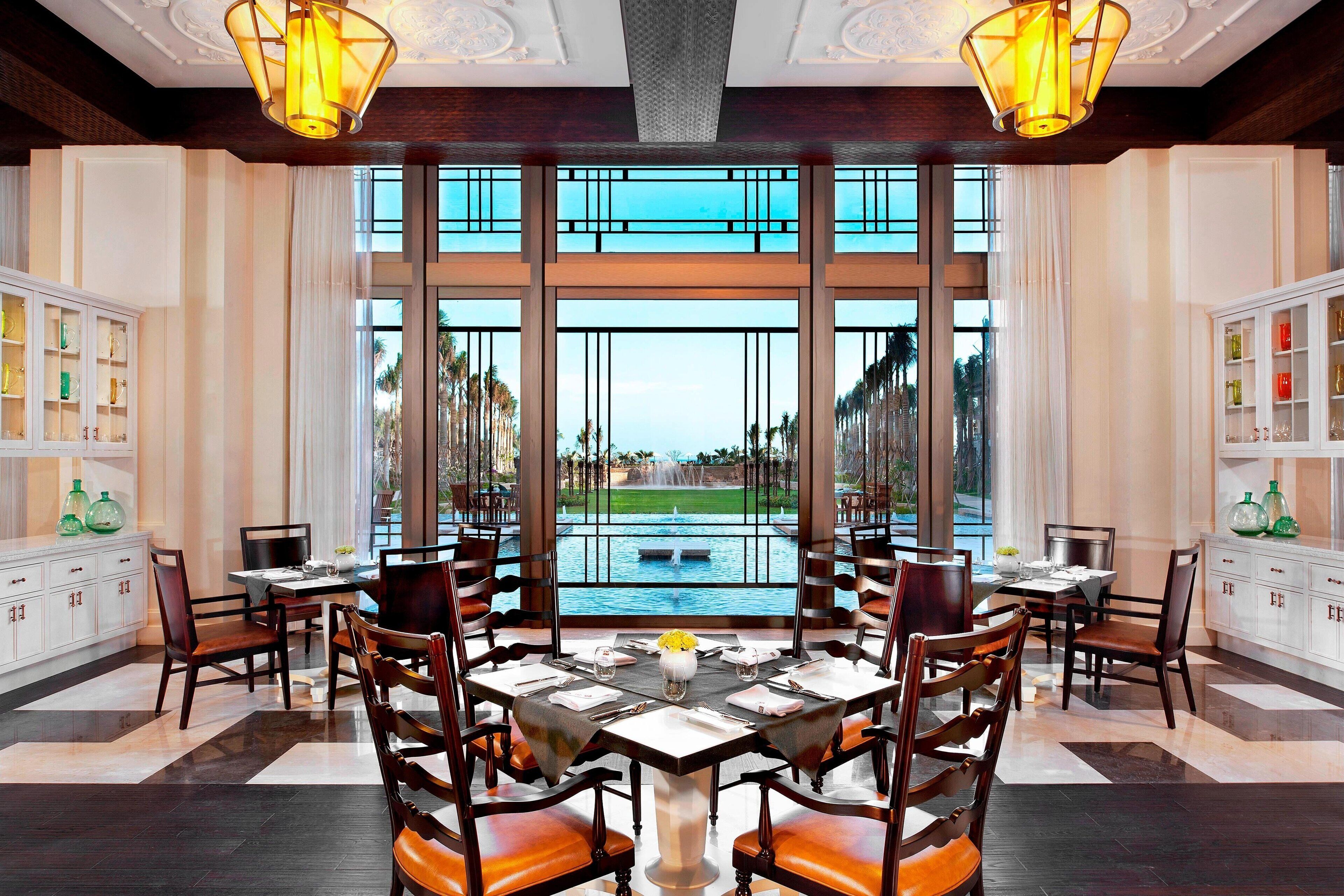 4 restaurants, breakfast, lunch, dinner served; seafood