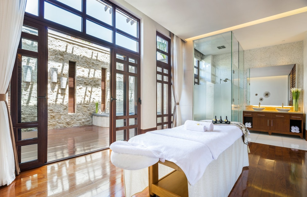 The St. Regis Sanya Yalong Bay Resort by null