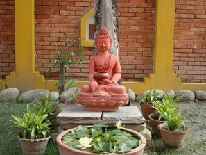 Garden - Royal Astoria Hotel LTD (Burhanilkantha)