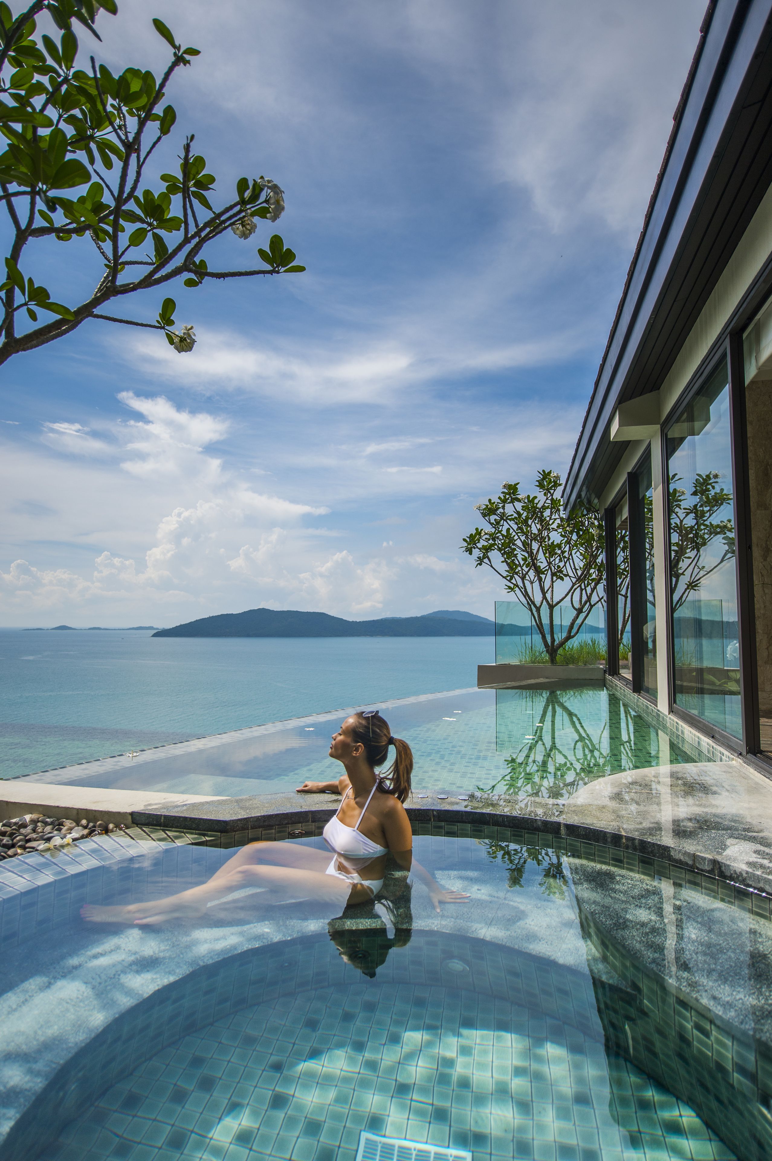 couples treatment room(s), sauna, hot tub, steam room, body treatments