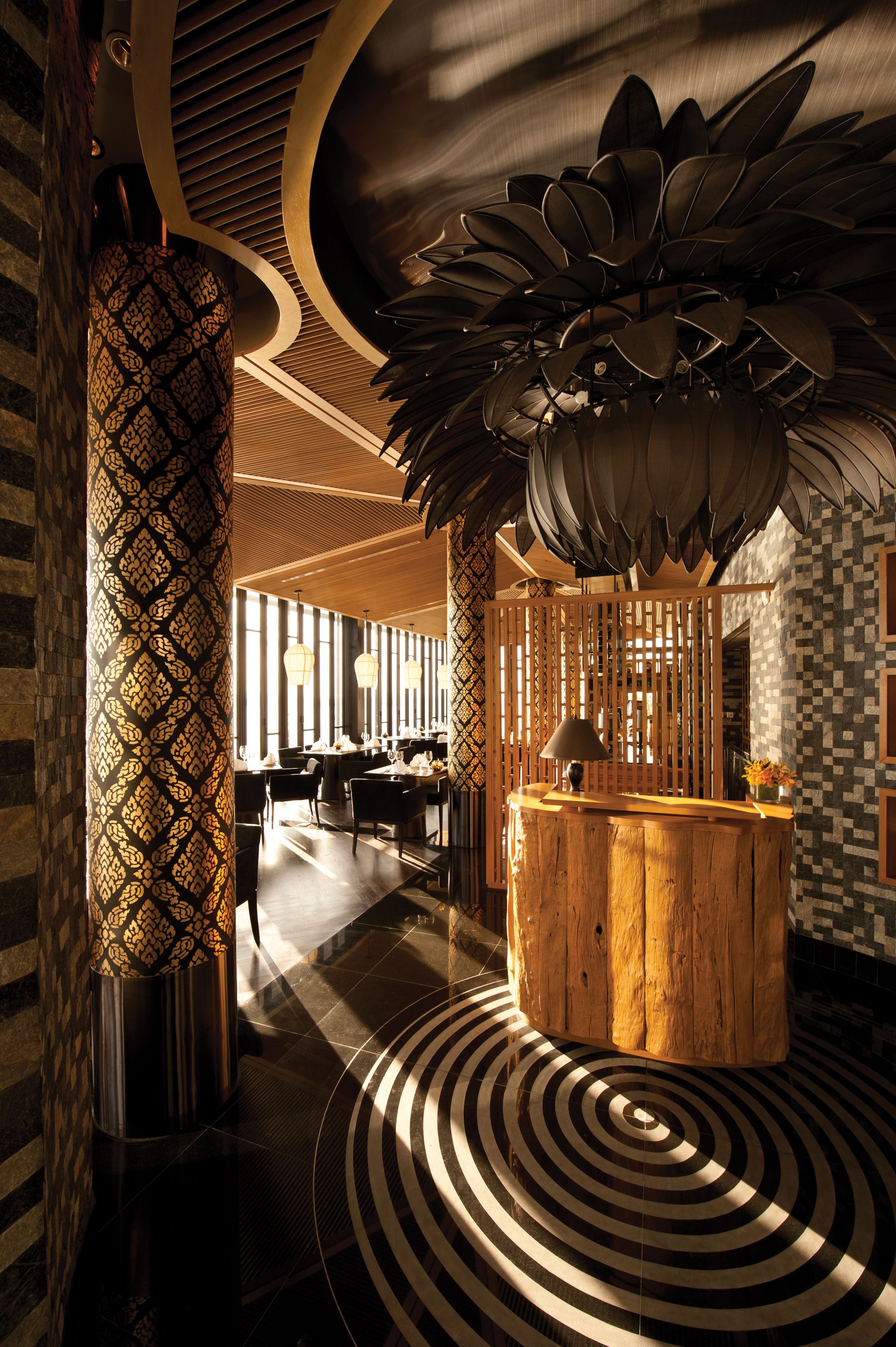 3 restaurants, breakfast, lunch, dinner served; thai cuisine