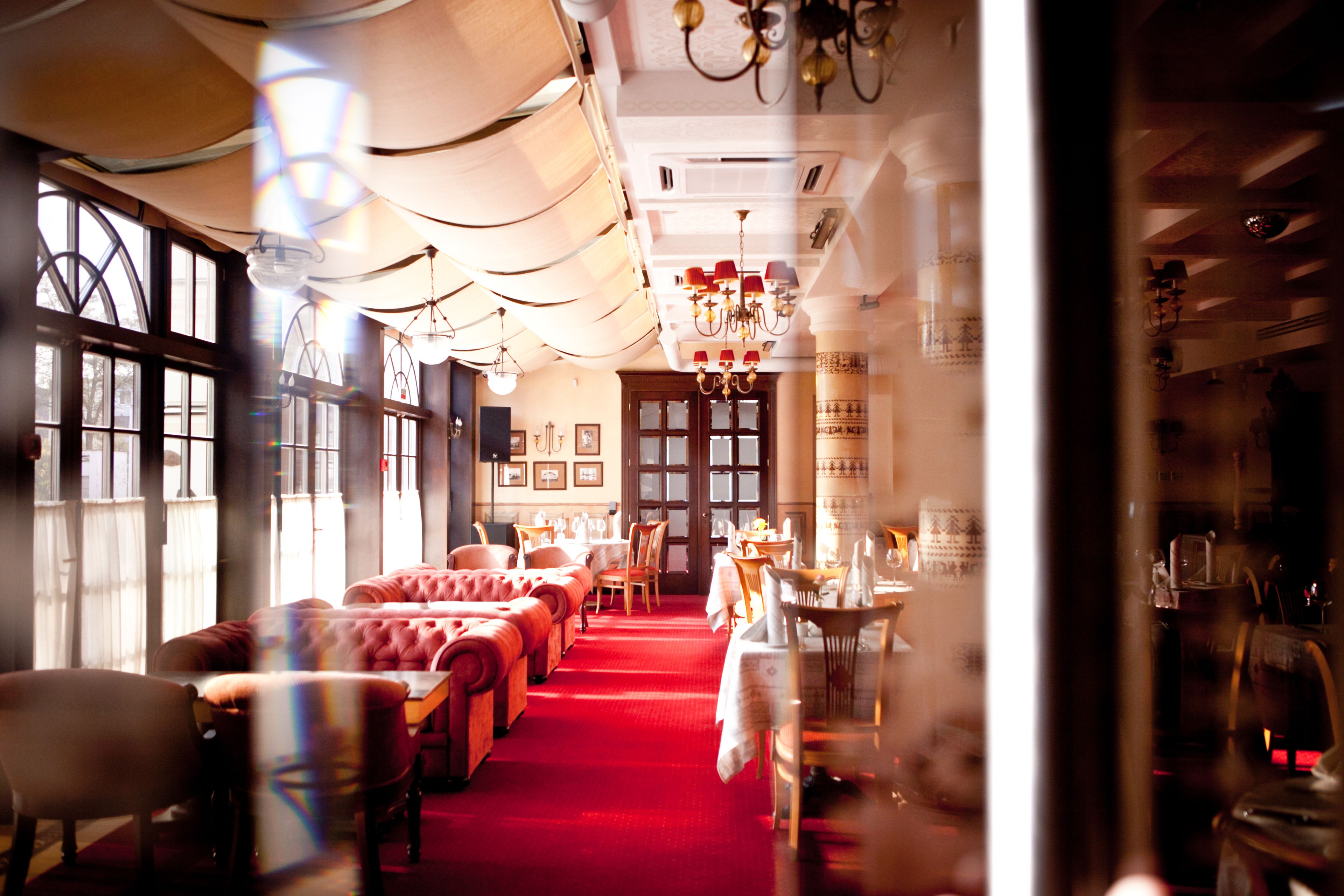 breakfast, lunch, dinner served; international cuisine