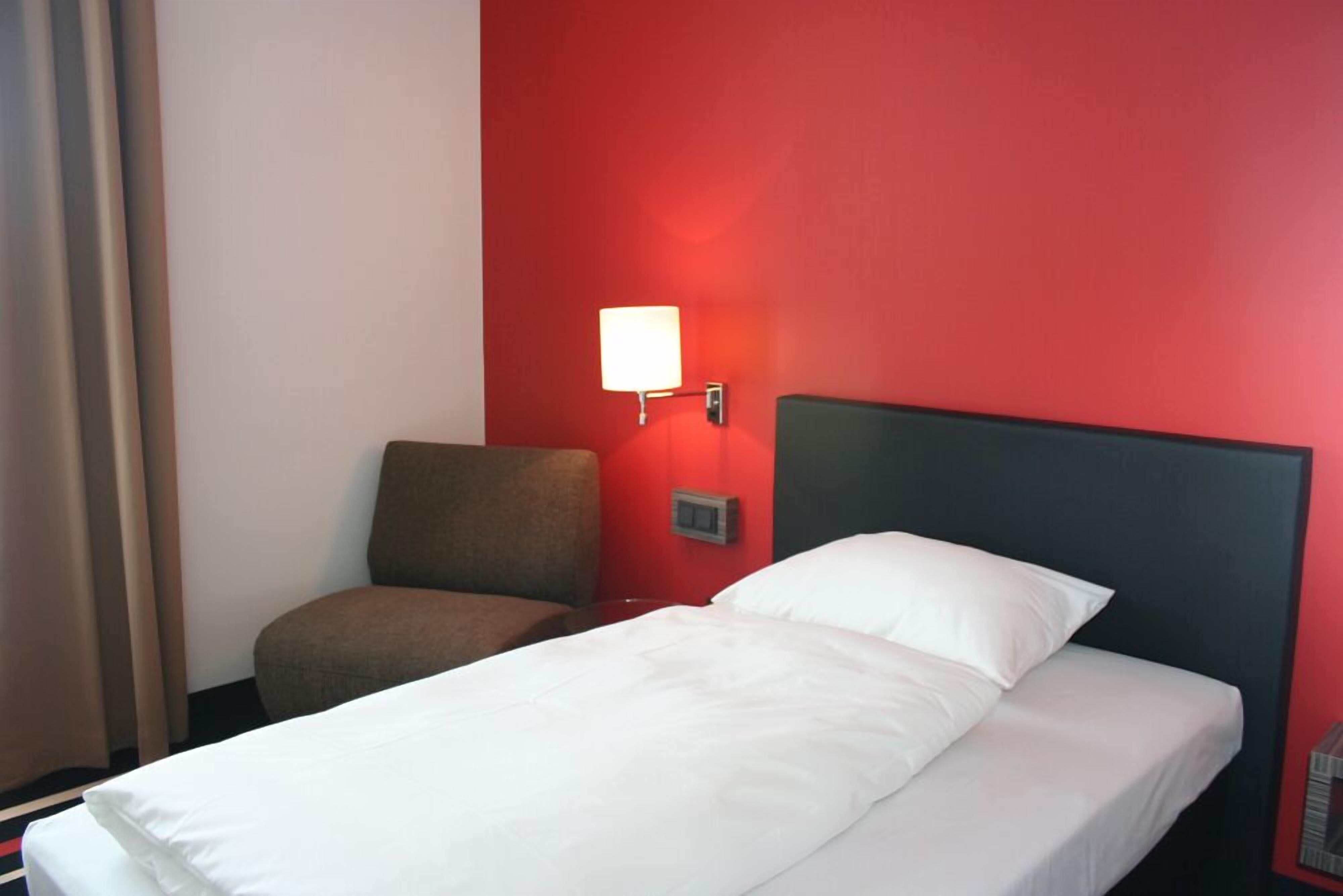 1 bedroom, hypo-allergenic bedding, in-room safe, desk