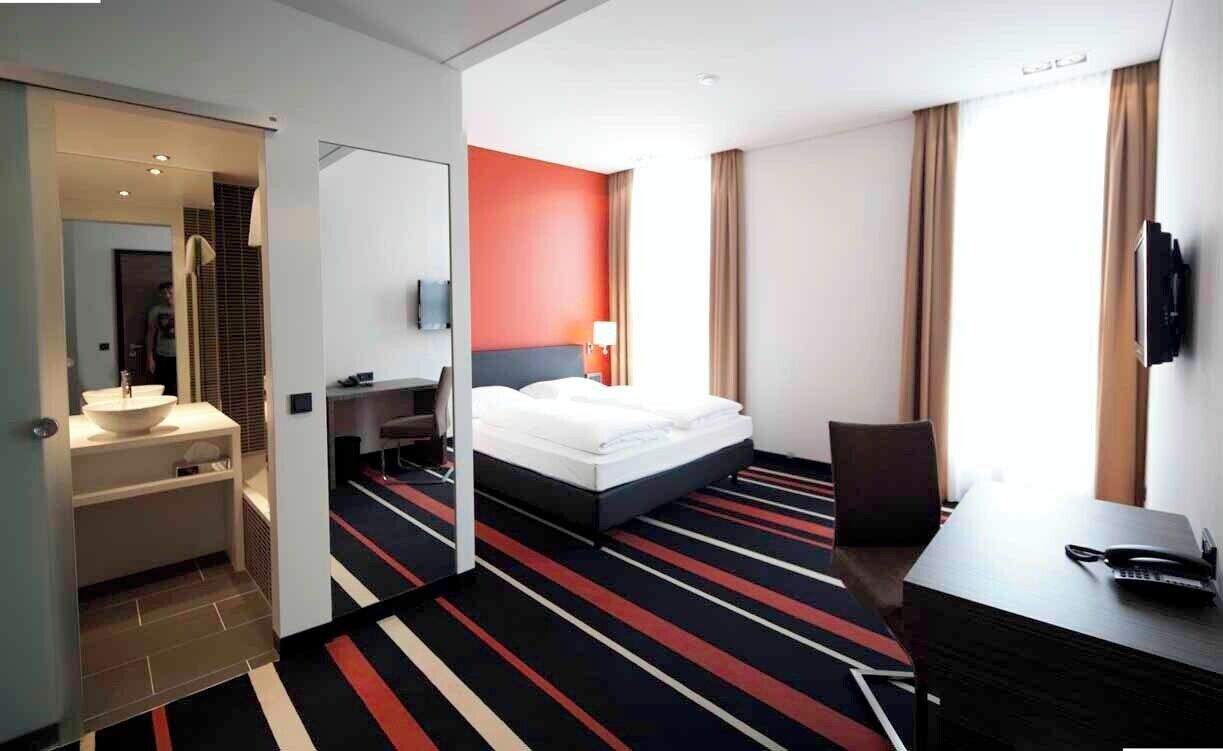 1 bedroom, hypo-allergenic bedding, in-room safe, desk