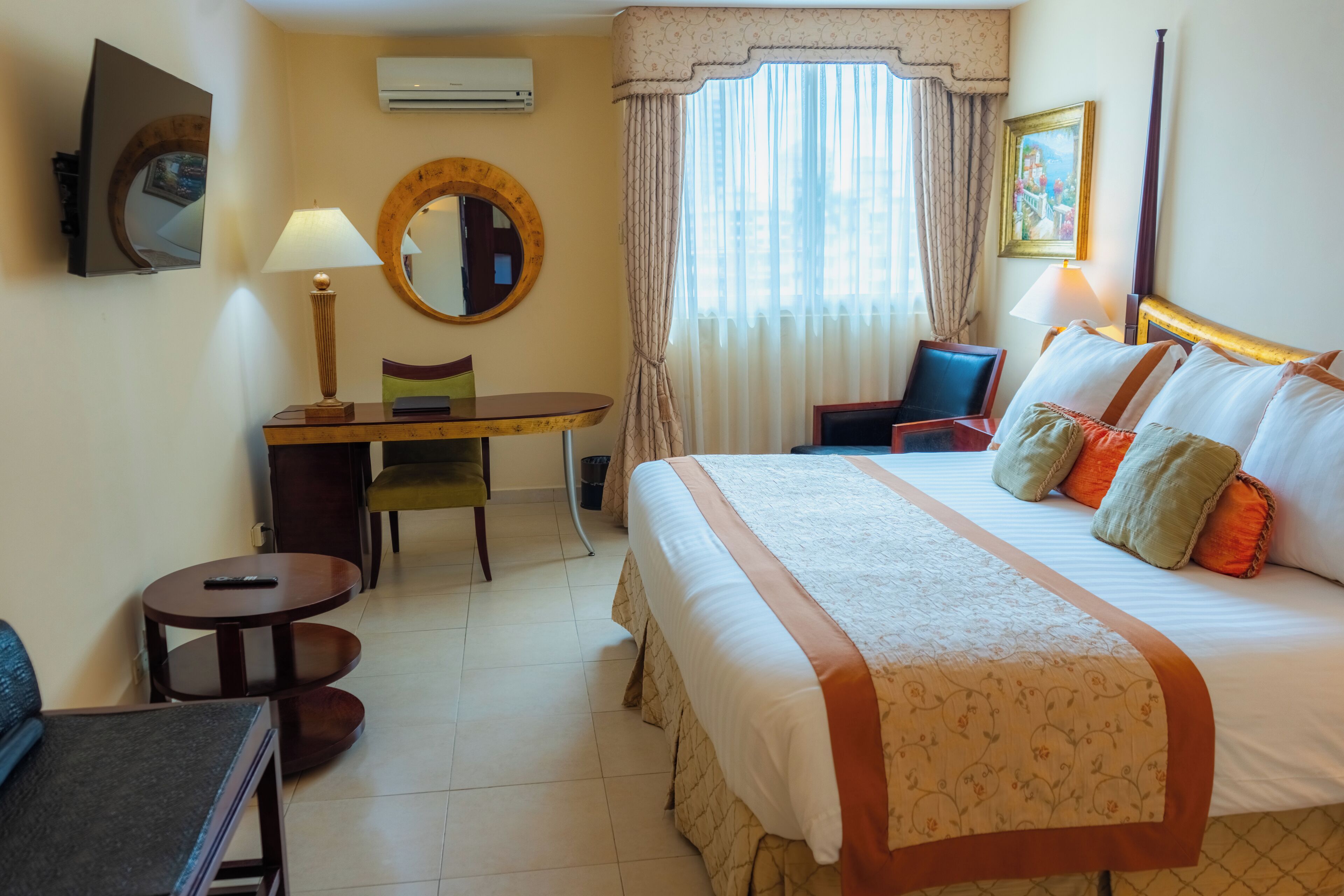 deluxe single room, 1 king bed | premium bedding, in-room safe, desk, laptop workspace