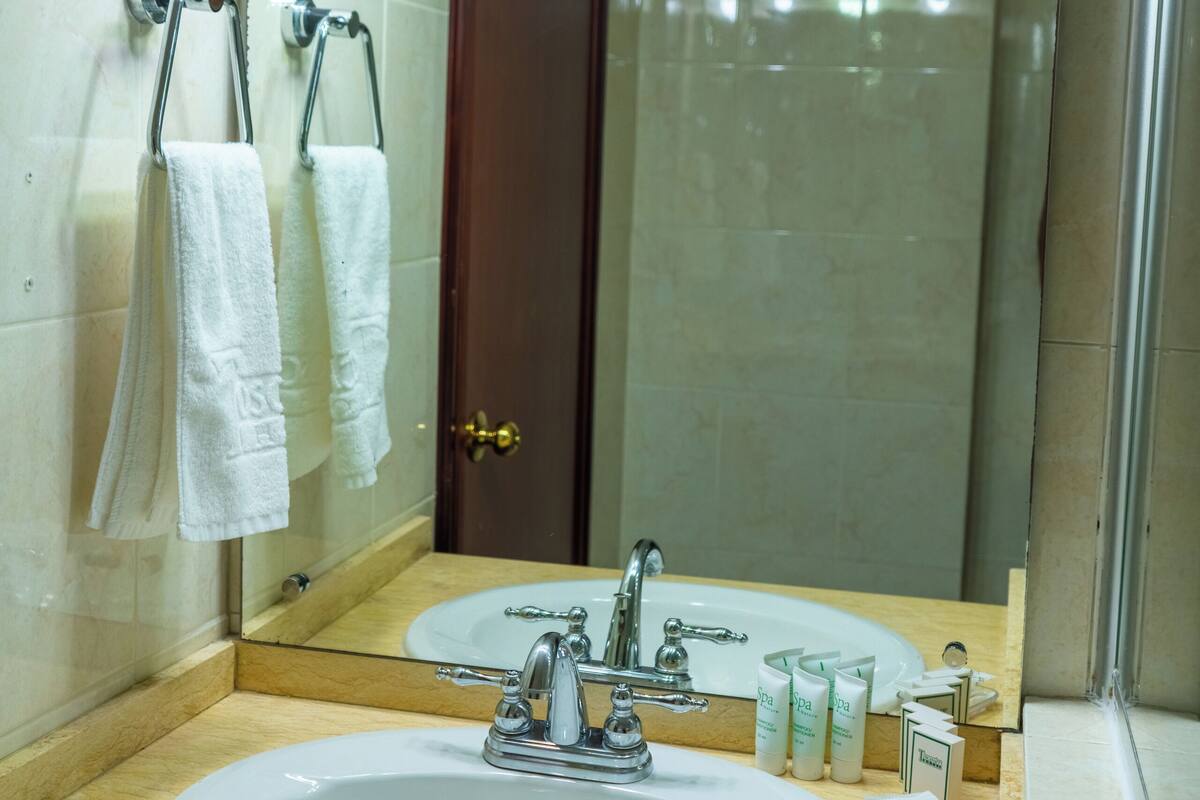 triple room | premium bedding, in-room safe, desk, laptop workspace