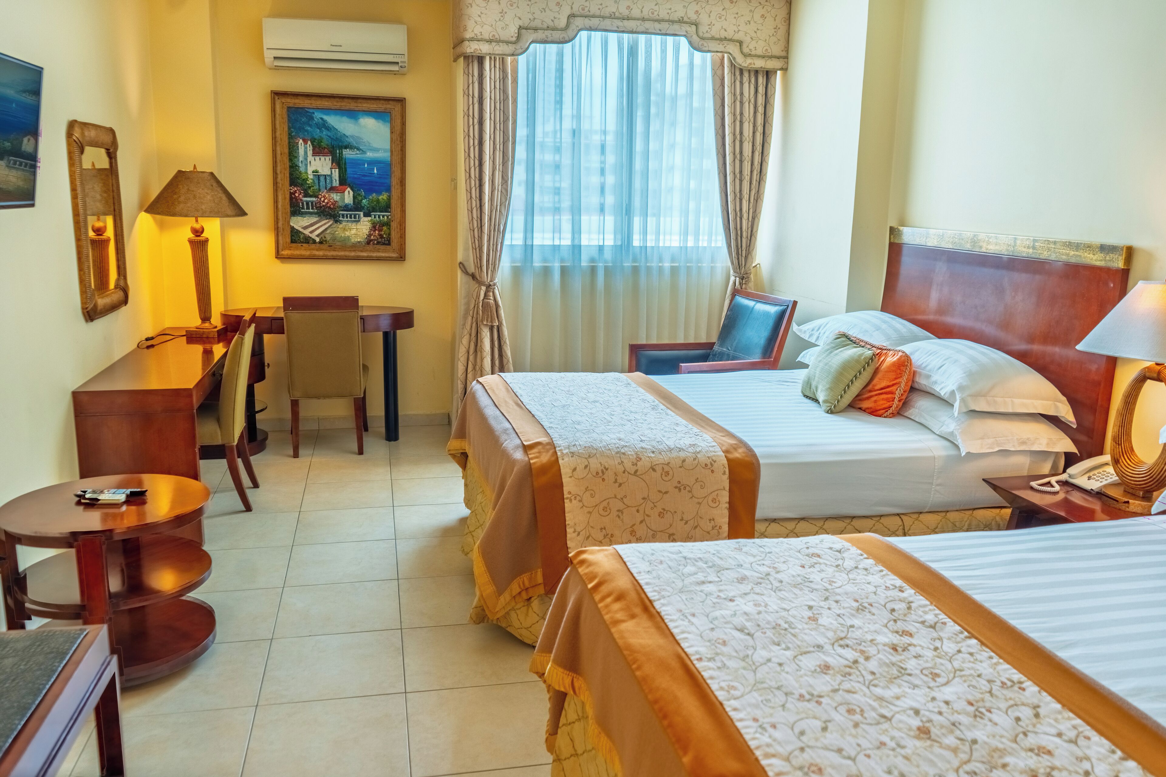 double room | premium bedding, in-room safe, desk, laptop workspace