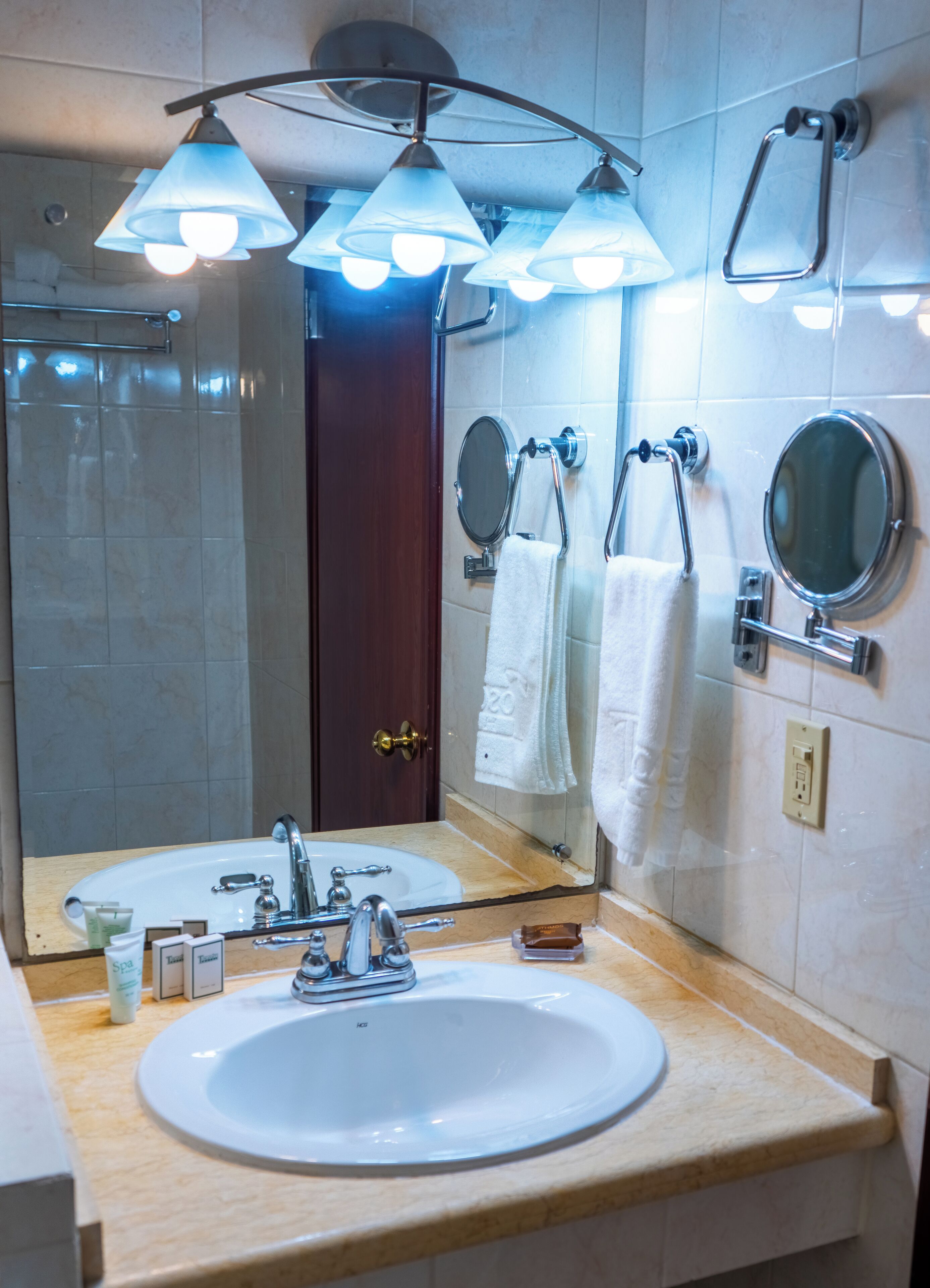 deluxe single room, 1 king bed | bathroom | shower, free toiletries, towels