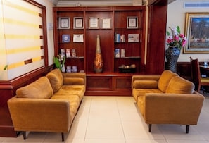 Quầy tiếp tân