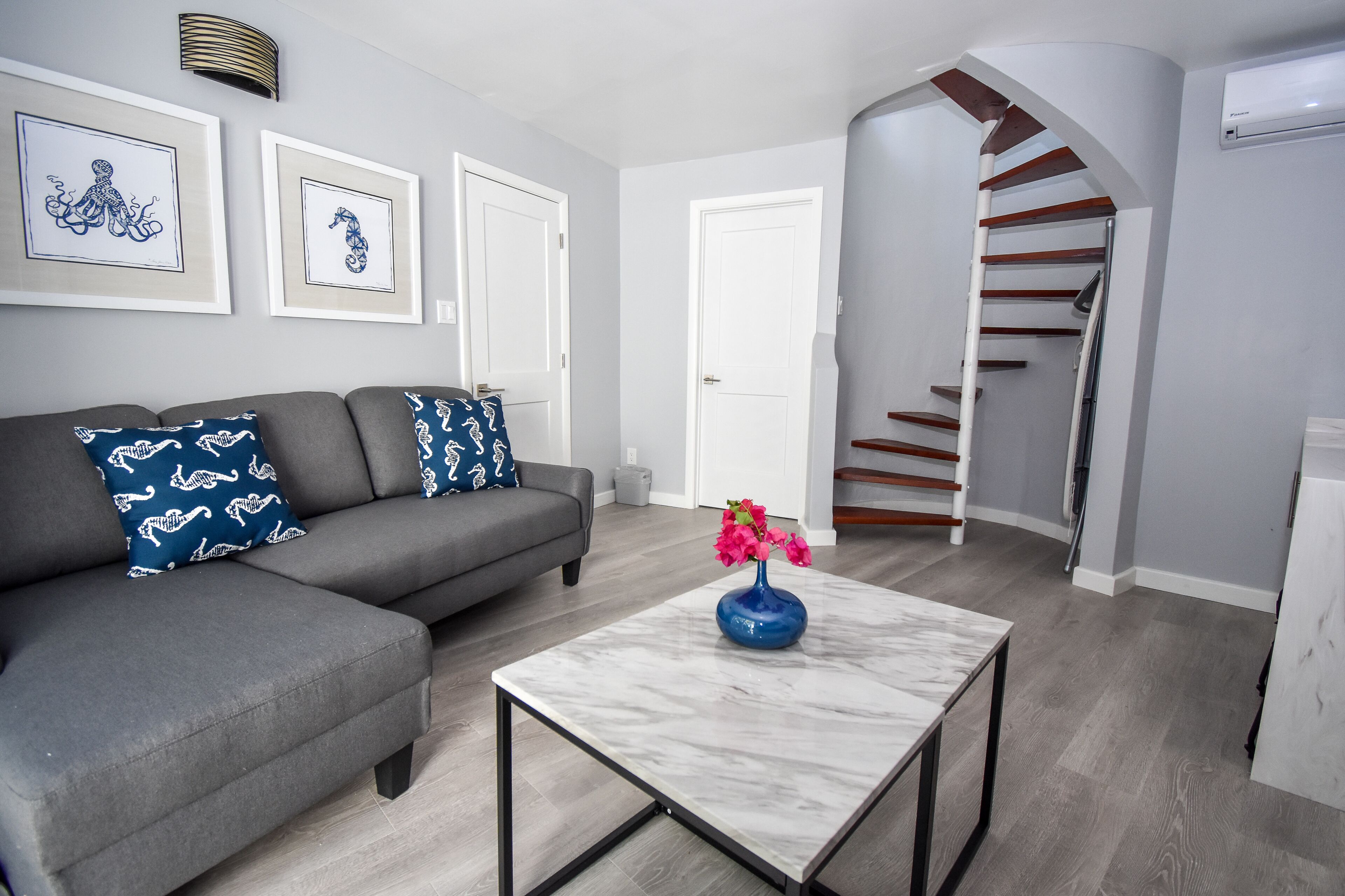 duplex, ocean view | living area | 40-inch flat-screen tv with cable channels, tv