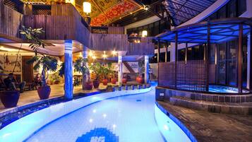 Piscine couverte