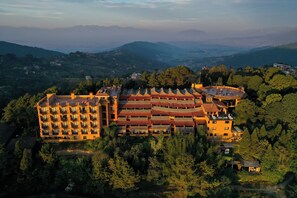 Exterior - Club Himalaya, by ACE Hotels Nagarkot (Baluwapati Deupur)