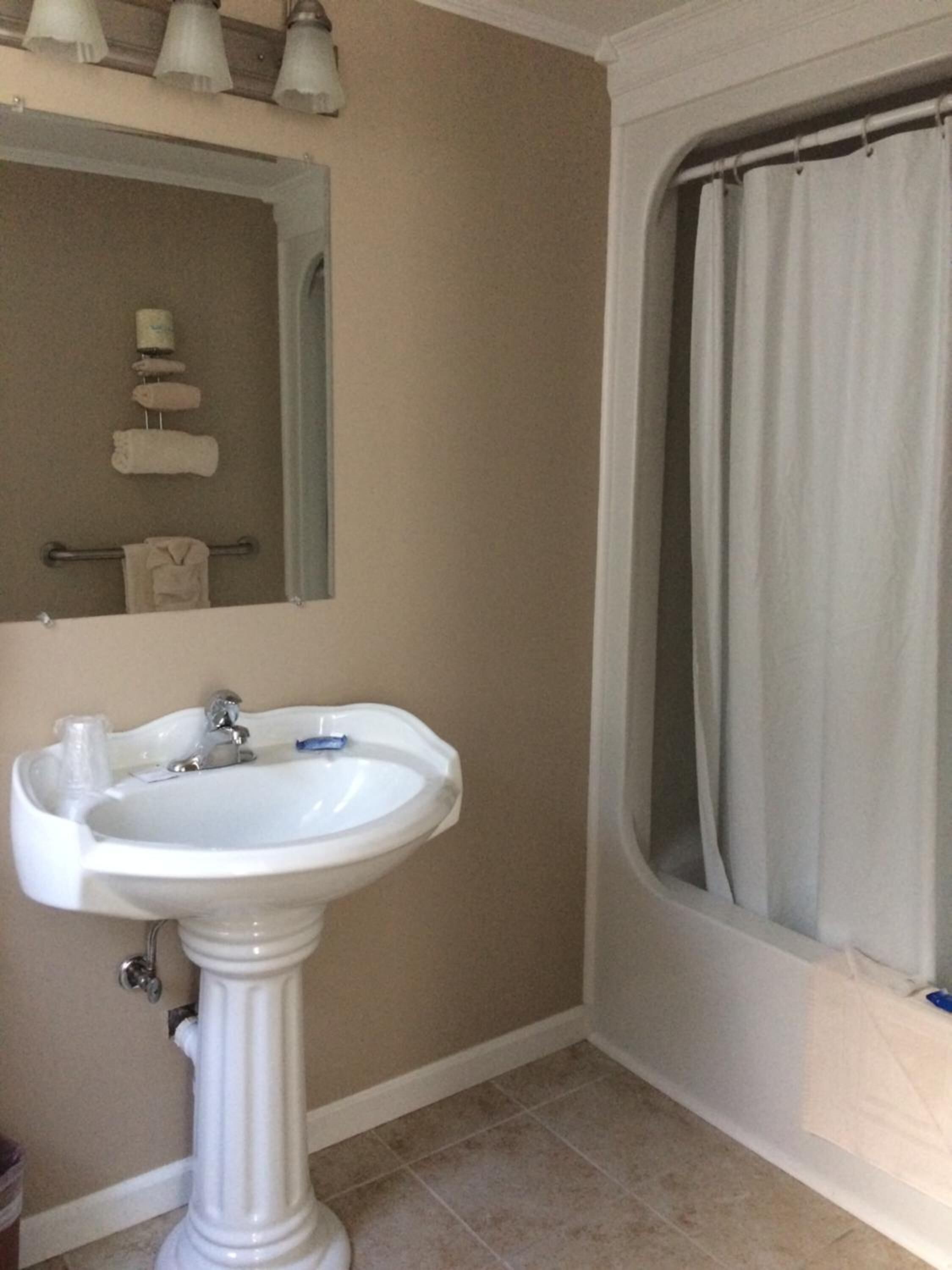 Standard Room, 2 Double Beds | Bathroom | Combined shower/tub, free toiletries, hair dryer, towels