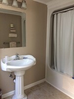 Standard Room, 2 Double Beds | Bathroom | Combined shower/tub, free toiletries, hair dryer, towels