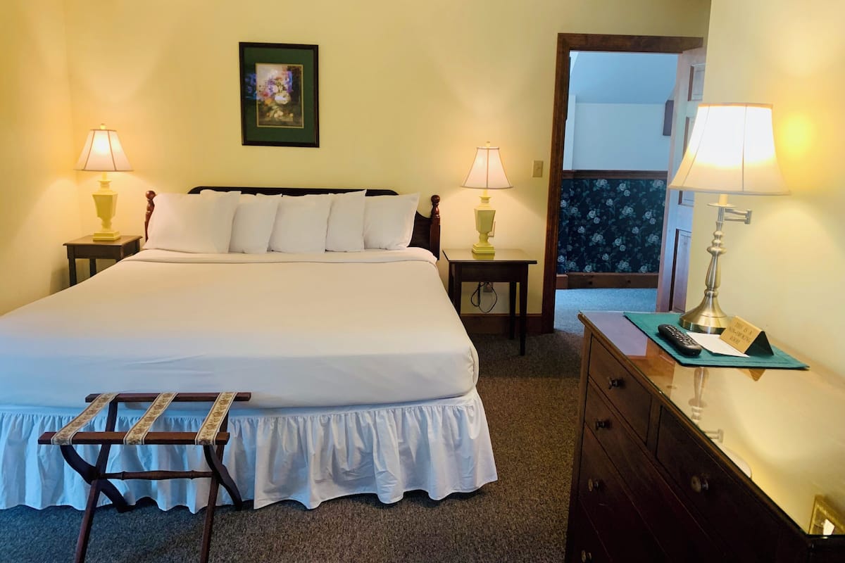 Chambre Supérieure, 1 trÚs grand lit, rez-de-chaussée | Fer et planche à repasser, Wi-Fi gratuit, draps fournis