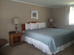 Rom – standard, 1 kingsize-seng | Strykejern/-brett, wi-fi (inkludert) og sengetøy