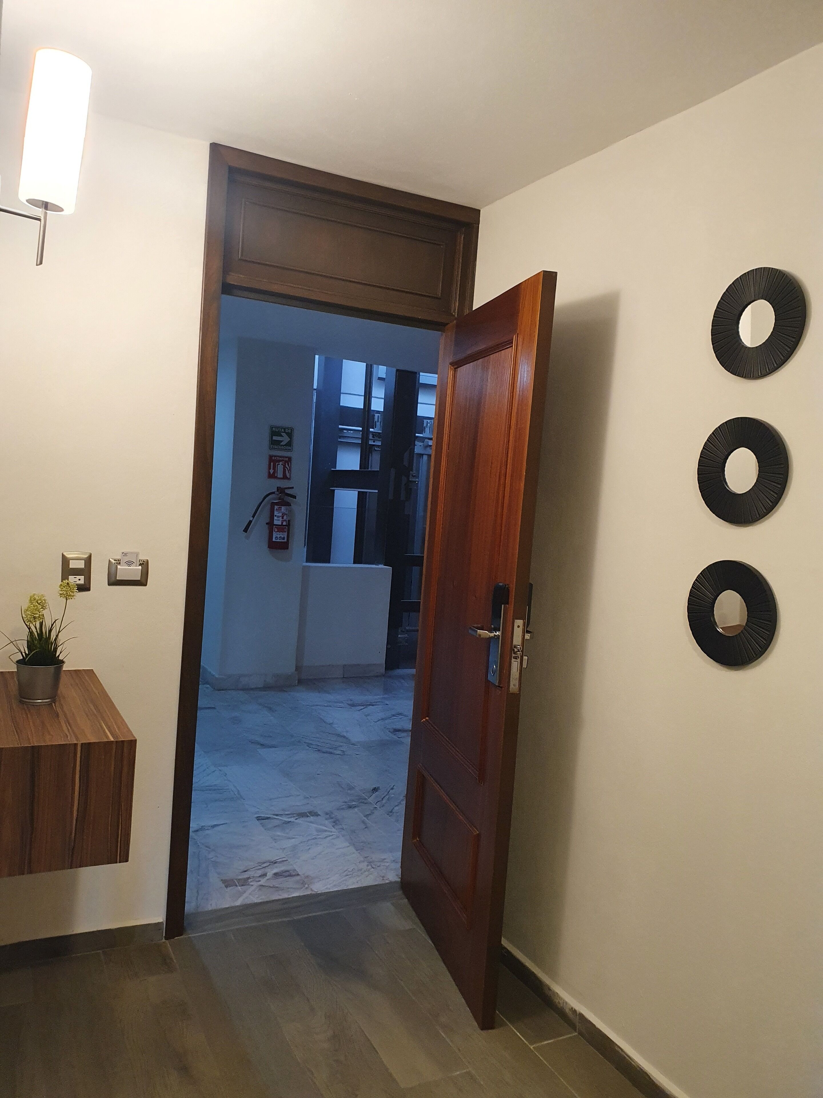 standard room, 1 king bed, city view | room amenity