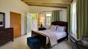 Casa de campo superior, 1 cama King size | Caja de seguridad en la habitación y tabla de planchar con plancha