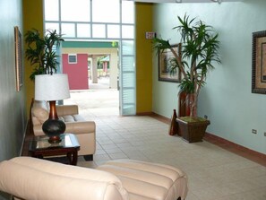 Lobby sitting area - Cidra Country Club Inn & Villas (Cidra)