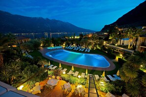 Piscine couverte, piscine extérieure (ouverte en saison)