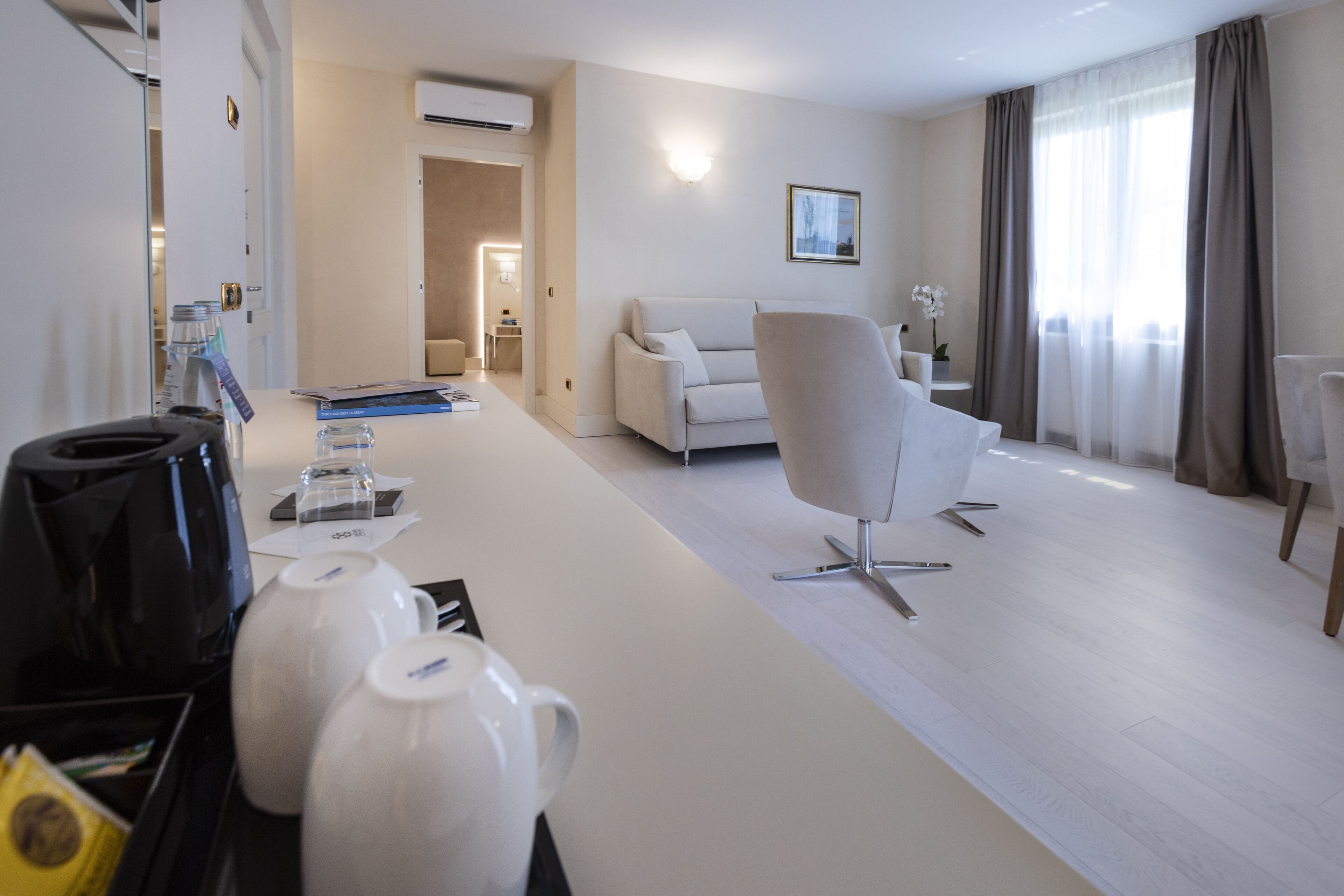 superior suite, partial lake view suite house | 1 bedroom, minibar, in-room safe, desk